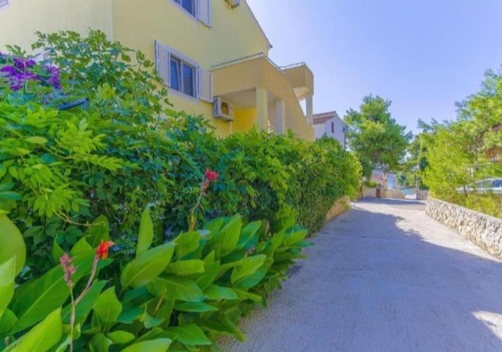 Apartments Petrovic Rogoznica  Esterno foto