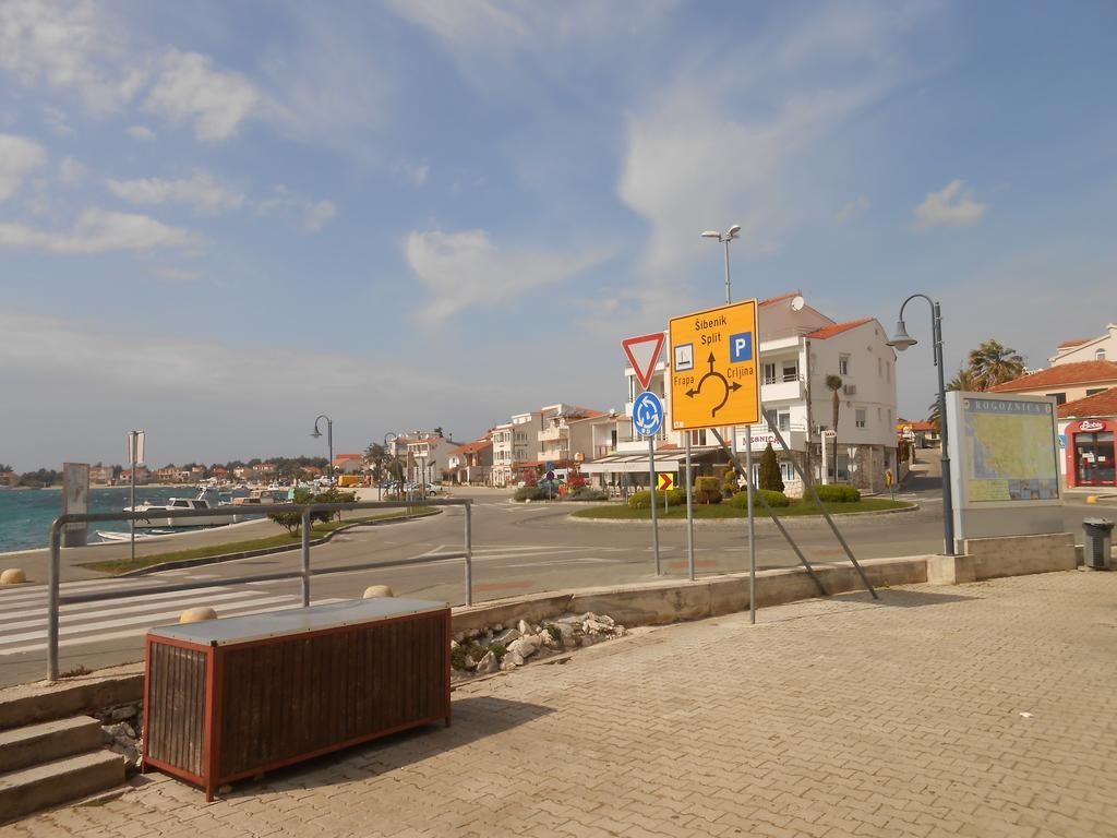Apartments Petrovic Rogoznica  Esterno foto